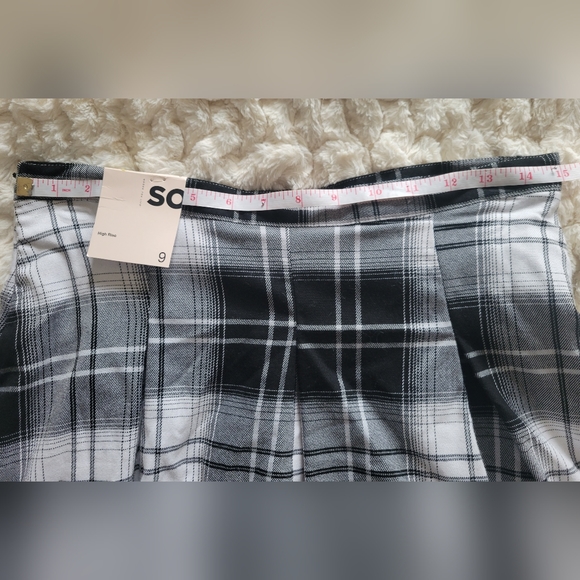 COPY - Black/white plaid skirt - Picture 3 of 6